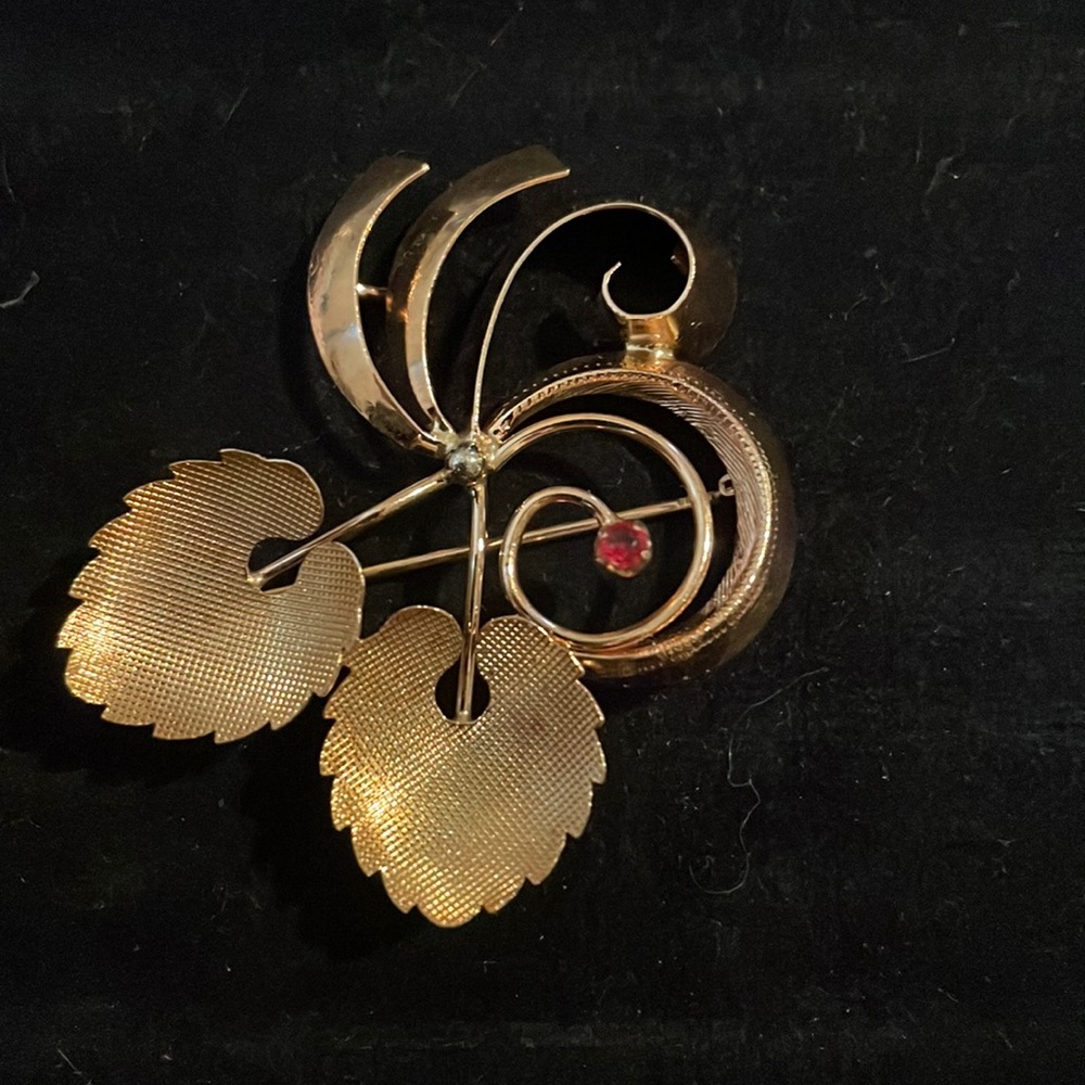 Vintage 18k Solid Gold Pin. Has One Genuine Ruby … - image 1